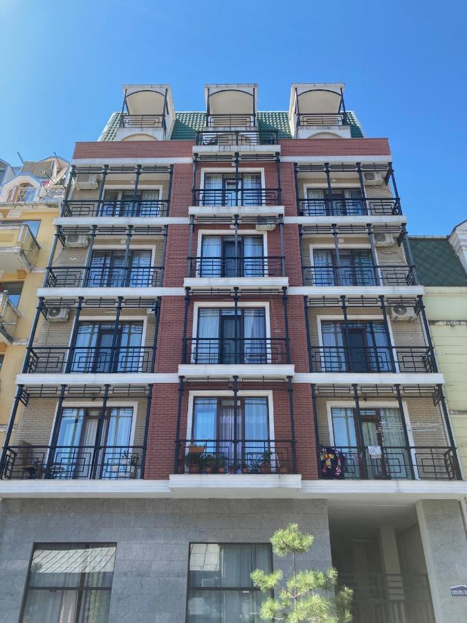 Barney'S Apartment 巴统 外观 照片